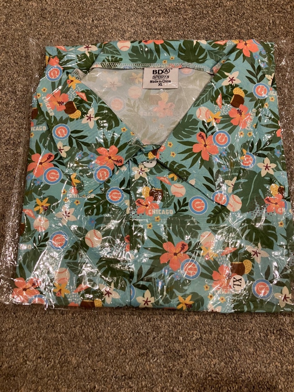 New in Package Chicago Cubs Hawaiian Shirt Size XL